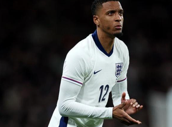 利物浦主场奏凯维拉虽败犹荣，孔萨坦言失误受惩需保持信心