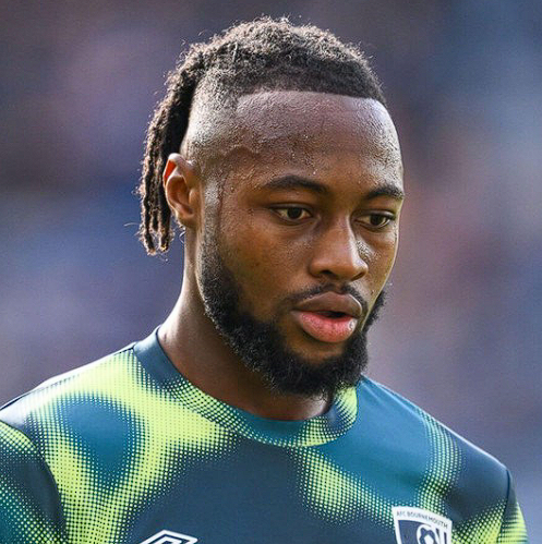 英超豪门竞逐塞梅尼奥：转会市场焦点人物的动态追踪