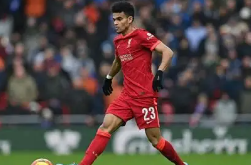 迪亚斯：拜仁锋线上的全能“利刃”