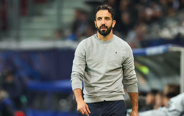 曼联战术风波:阿莫林面临多重挑战