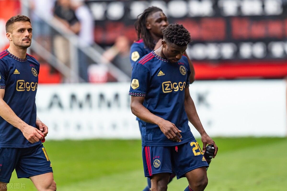 阿贾克斯欧冠征途：从荣耀巅峰到深渊挣扎